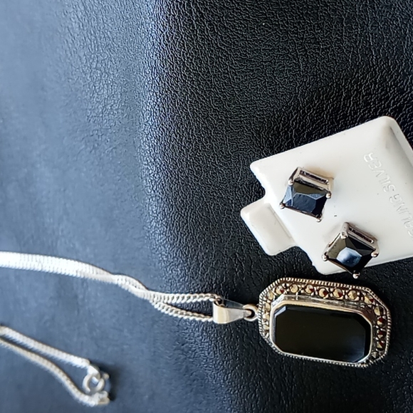 Chain, pendent and earings - Picture 2 of 2